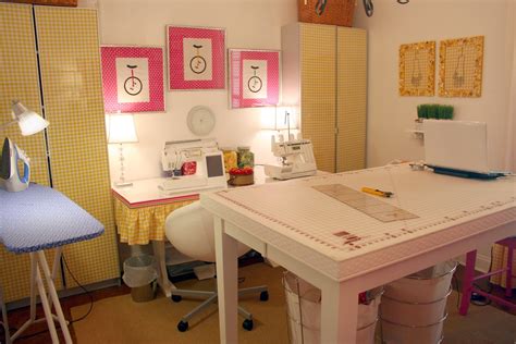 9 craft room makeover ideas. iveyc95: My new sewing room