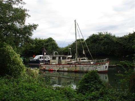 Esprit in Lydney Harbour © Jonathan Thacker cc-by-sa/2.0 :: Geograph Britain and Ireland