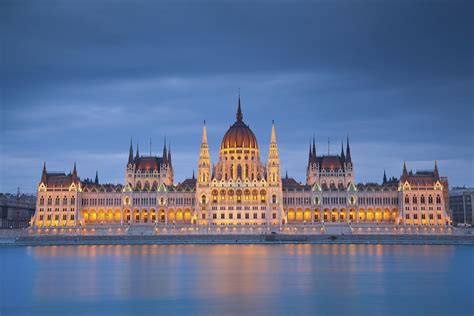 Great savings on hotels in budapest, hungary online. Top 5 attractions in beautiful Budapest | Radisson Blu