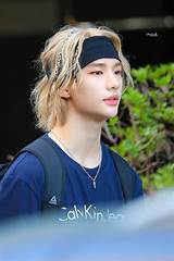 I honestly think it was the best performance. Pin de Cyanide Pandemonium em Hwang Hyunjin - Stray Kids ...