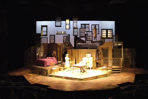 Look through examples of salesman translation in sentences, listen to pronunciation and learn grammar. Death of a Salesman