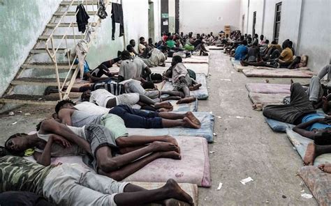 affamés torturés disparus l impitoyable piège refermé sur les migrants bloqués en libye