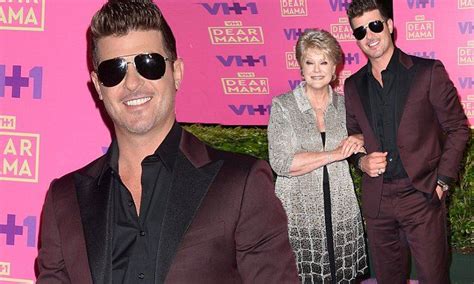 Robin Thicke Attends Vh1 S Dear Mama Event With Mother Gloria Loring Gloria Loring Gloria