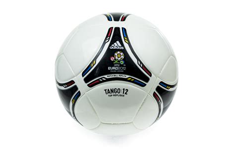 Искусство и развлечения в ньон. Oficjalna piłka meczowa UEFA Euro 2012 Adidas - 7412267479 ...