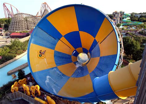 Six Flags Hurricane Harbor Rides And Attractions In Chicago Il