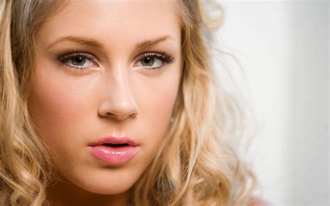 Woman Julia Crown Gril 720p Beauty Blonde Face Hd Wallpaper