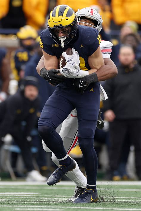 Zak Zinter injury updates — Michigan offensive lineman suffers broken