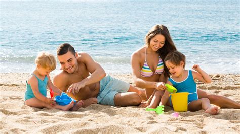 26 actividades infantiles para disfrutar con los niños en la playa