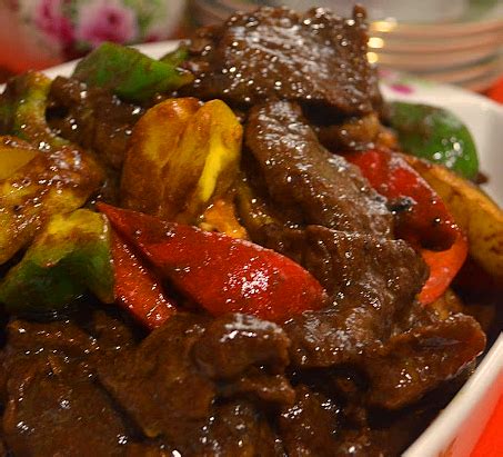 Gaul daging batang pinang bersama tepung gandum, serbuk lada hitam dan garam. Resepi Daging Masak Lada Hitam - Koleksi Resepi Mudah