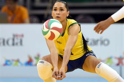Natalia zilio peirera dinamo moscow russia women's volleyball league 20 21 music by neffex: Feliz com prata, Jaque diz ter recebido injeção para jogar ...