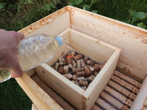 Maybe you would like to learn more about one of these? Fütterung der Bienen nach der Honigernte im September ...