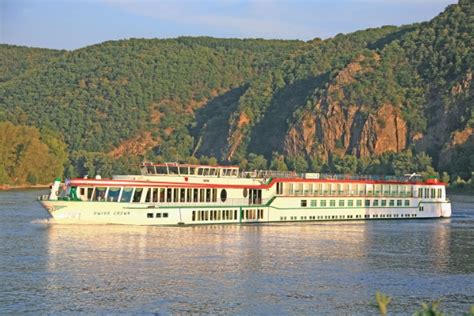 They feature the window style relative to the deck on which they are located plus added space and more luxurious seating. MS Swiss Crown - Schiffsinformationen zur Reise Rhein ...