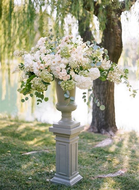 55 Beautiful White Flower Arrangements In Your Wedding Wedding