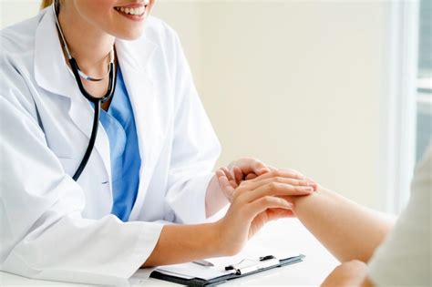 Setiap tahun ada sahaja doktor pakar hospital kerajaan meletak jawatan dan lari menyertai hospital swasta. 10 Negara Gaji Doktor Tertinggi Di Dunia - Aiskrim Potong