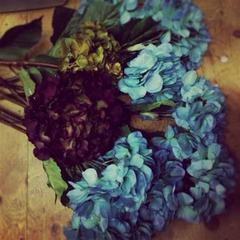 Wholesale silk flowers for all of your faux floral design needs. Kijiji: Silk flowers in bulk Turquoise / Tiffany Blue ...