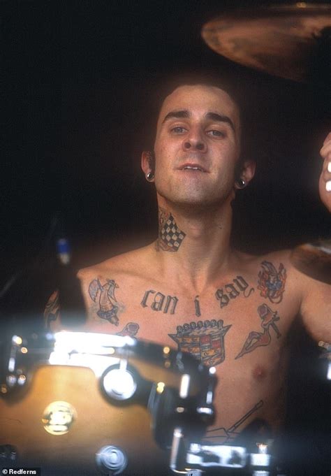 Travis Barker 45 Gets His Face Tattoos Covered With Makeup By Daughter Alabama 15 Daily