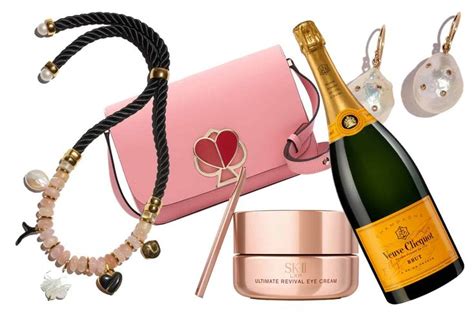 The best personalized gifts delivered & created with personalizationmall.com®. 15 Valentine's Day Gift Ideas for the Ladies In Your Life ...