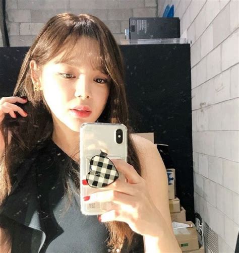 지난 10일 방송된 tvn '산후조리원' 에서 박시연은 국민 여신이었지만 임신 후 급작스런 증량 때문에 그런가 하면 먹덧으로 달라진 모습 때문에 세레니티 산후조리원 vip실에서 꼼짝할 수 없었고, 그 사실이 대중들에게 알려질까 전전긍긍하는 모습과 함께. "#산후조리원" 박시연, 20대 뺨치는 '애둘맘의 미모'…명품 거울 ...