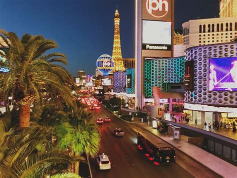 Las Vegas Attractions Easy Travel Guide Summary