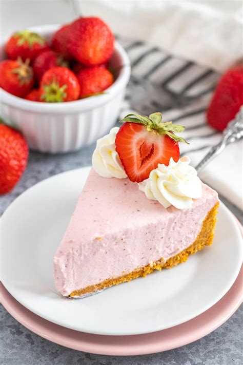 Easy No Bake Strawberry Cheesecake Without Gelatin