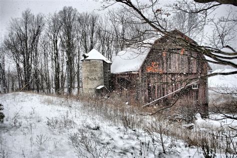 First Snow Of The Year Barn Pictures Barn Painting Old Barns