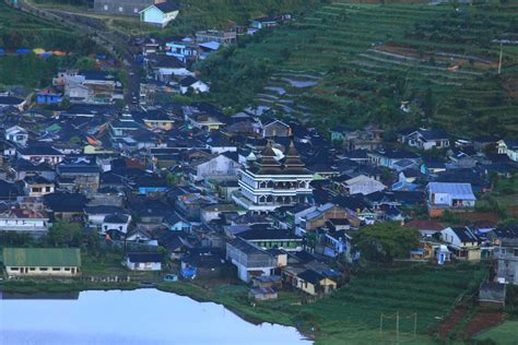 Komunikasi yang berterusan serta interaksi sosial masyarakat jawa dilihat dapat mewujudkan penyatuan dalam kehidupan mereka. Hangatnya Masyarakat Desa Tertinggi di Pulau Jawa ...