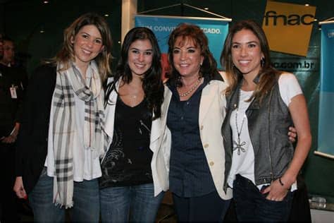 Essa é a filha mais nova de silvio. Filhas de Silvio Santos pedem volta de antigo funcionário ...