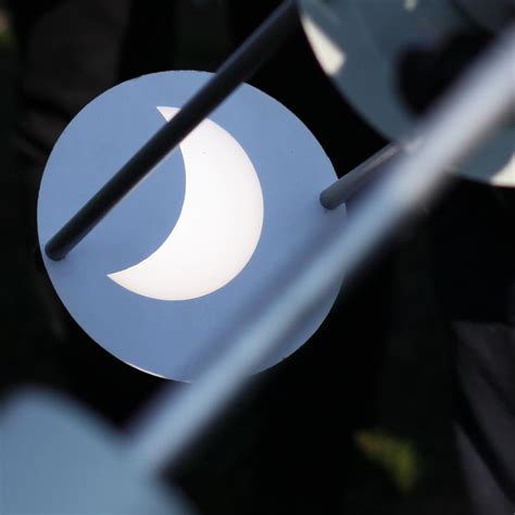 Eine sonnenfinsternis nur mit brille beobachten. Sonnenfinsternis - hungry freaks, daddy