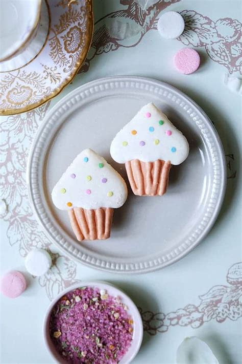 Rainbow cupcakes or cake, taste the same as normal cupcakes, but more fun to eat! Rainbow Unicorn on Cupcake Macaron & How I Prepare ...
