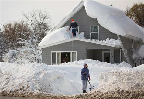 Deadly Storm Dumps Nearly 6 Feet Of Snow On Upstate Ny With More