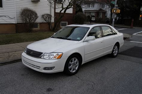 The toyota avalon currently offers fuel consumption from 9.2 to 9.2l/100km. 2000 Toyota Avalon - Pictures - CarGurus
