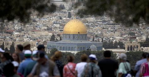 Jewish Activists Secretly Pray At Muslim Holy Site