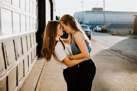 Pin By Isle Grossman On Lez Love Lesbian Engagement Photos Cute Lesbian Couples Engagement