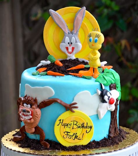 Traylor Made Treats Looney Tunes Cake