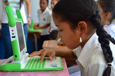 Más De 150 Niños De Escuelas Públicas Recibieron Computadoras Xo Eka
