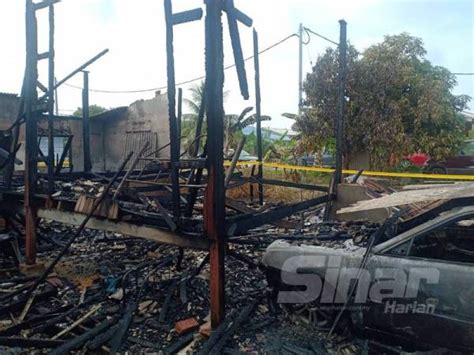 Tinggal di rumah di perumahan atau di luar perumahan. Mujur sempat kejutkan anak tidur