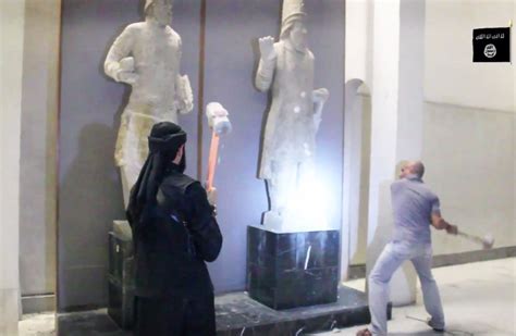 ISIS ransacks museum, destroys 2,000-year-old artifacts