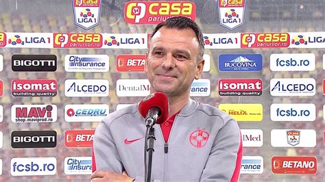 Reghecampf a sosit, ieri, la craiova, a facut cunostinta cu jucatorii, si apoi a plecat la bucuresti, impreuna cu lotul, oltenii urmind sa joace impotriva stelei miine seara. INTERVIU. Anton Petrea, despre varianta Reghecampf la ...