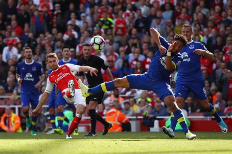 The only official source of news about everton, including manager carlo ancelotti and stars like richarlison, yerry mina and jordan pickford. Arsenal vs Everton: Despite Being 2 Goals Up, Fans Are ...