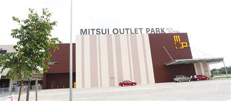 There are free buses that are provided for you to come here from both airports. Mitsui Outlet Park KLIA Sepang