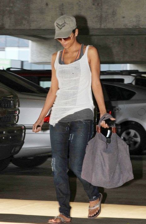 Halle Berry In Met Jeans Denimology Halle Berry Style Halle Berry