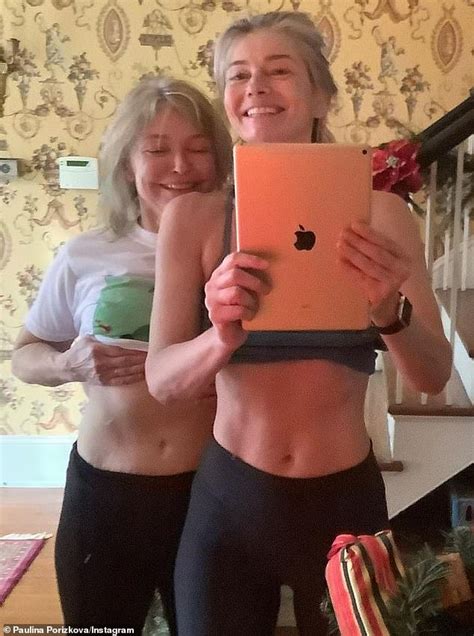 Paulina Porizkova And Lookalike Mother Show Off Their Abs