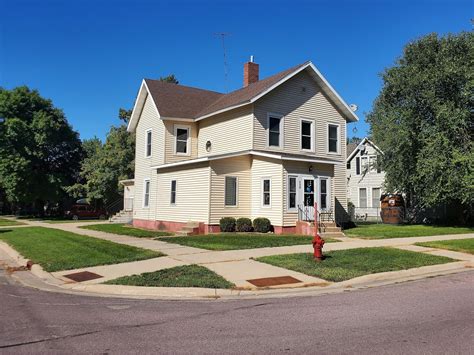 538 2nd Street NW, Faribault, MN 55021 | MLS: 5643568 | Edina Realty