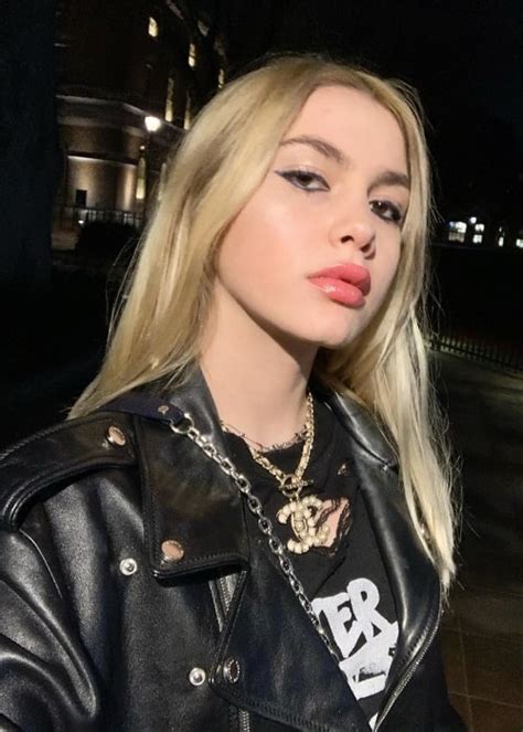 Başarılı şarkıcı aleyna tilki aslen nereli ve aleyna tilki kaç yaşındadır? Aleyna Tilki Net Worth - Celebnetworth.net