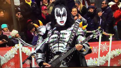 Kiss At The 2014 Macy S Thanksgiving Day Parade Youtube