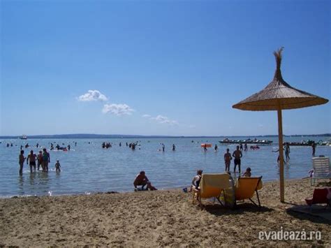 Spanning 93,030 square kilometres (35,920 sq mi) in the carpathian basin, it borders slovakia to the north. Keszthely, capitala Balatonului | Evadează