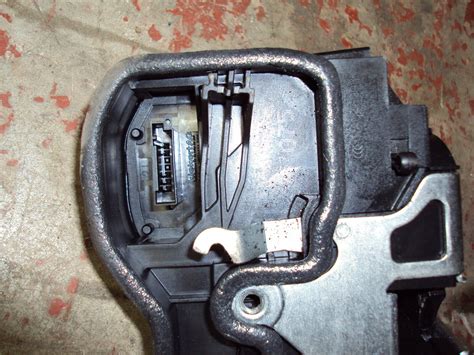 New variable valve timing solenoid. 2007 BMW X5 (E70) Left Hand Rear Door Solenoid G8WSE