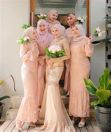 Warna Baju Bridesmaid 2021 23 Inspirasi Baju Bridesmaid Muslimah Yang