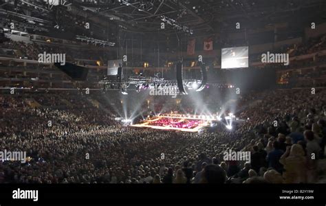 Sold Out Crowd For Barbara Streisand Concert At The Staples Center Los