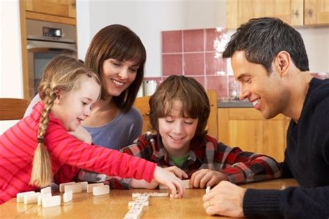 Juegos de mesa de juego de tronos. 5 juegos de mesa de ayer y hoy para niños y familias